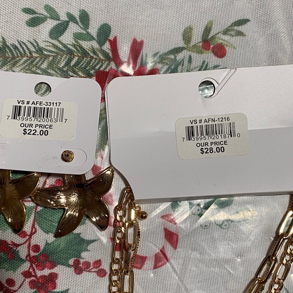 All jewelry b1g1 1/2 off Charming Charlie Gold Layered Necklace with Heart Pend - Picture 4 of 5